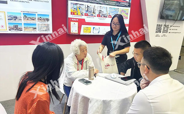 鑫海礦種新能源展會現場